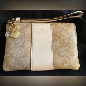 EUC COACH WRISTLET